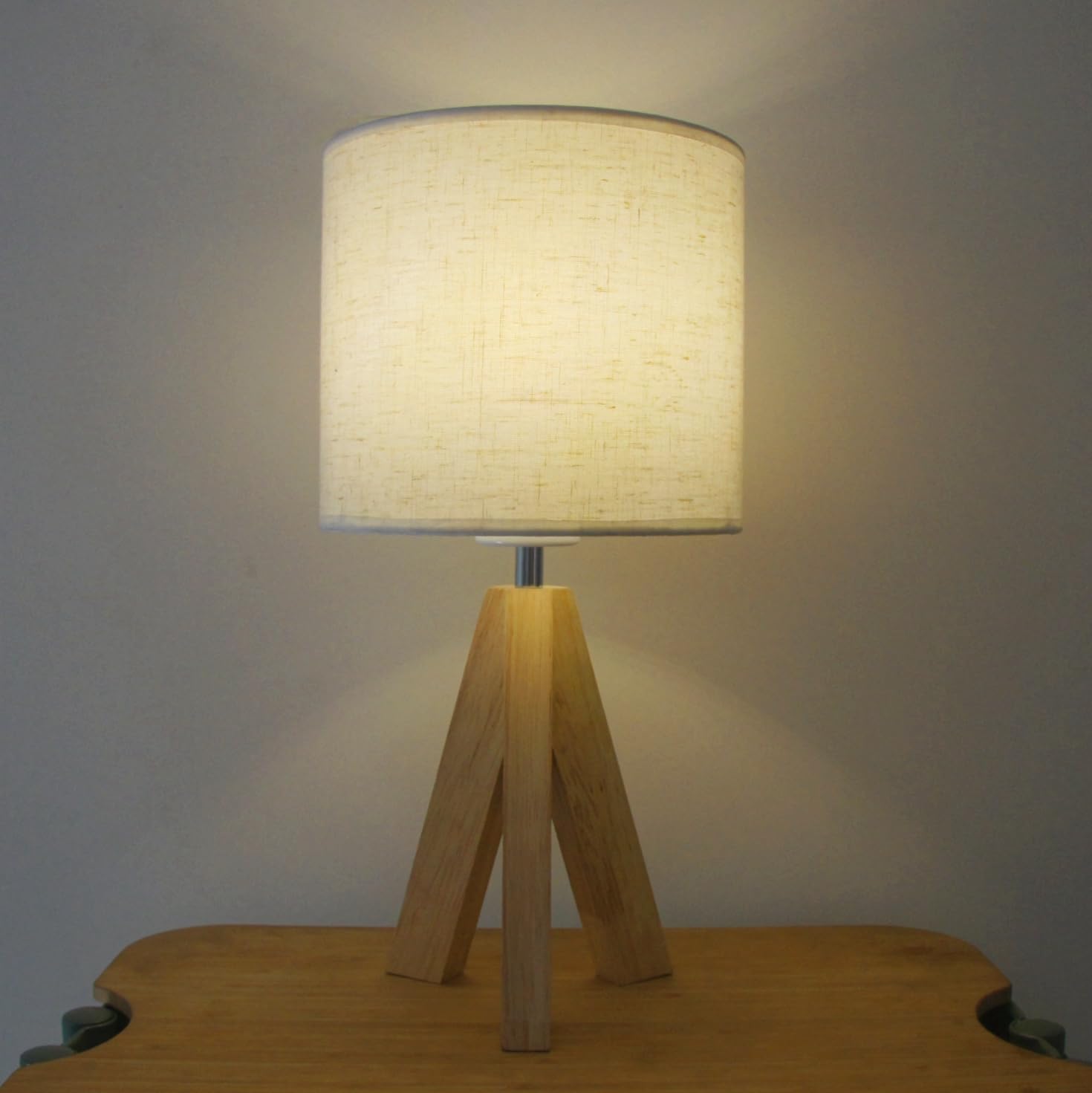 Ysjuenaii Modern Tripod Table Lamp With Wooden Base, White Fabric Shade, Bedside Desk Light For Bedroom (Beige)