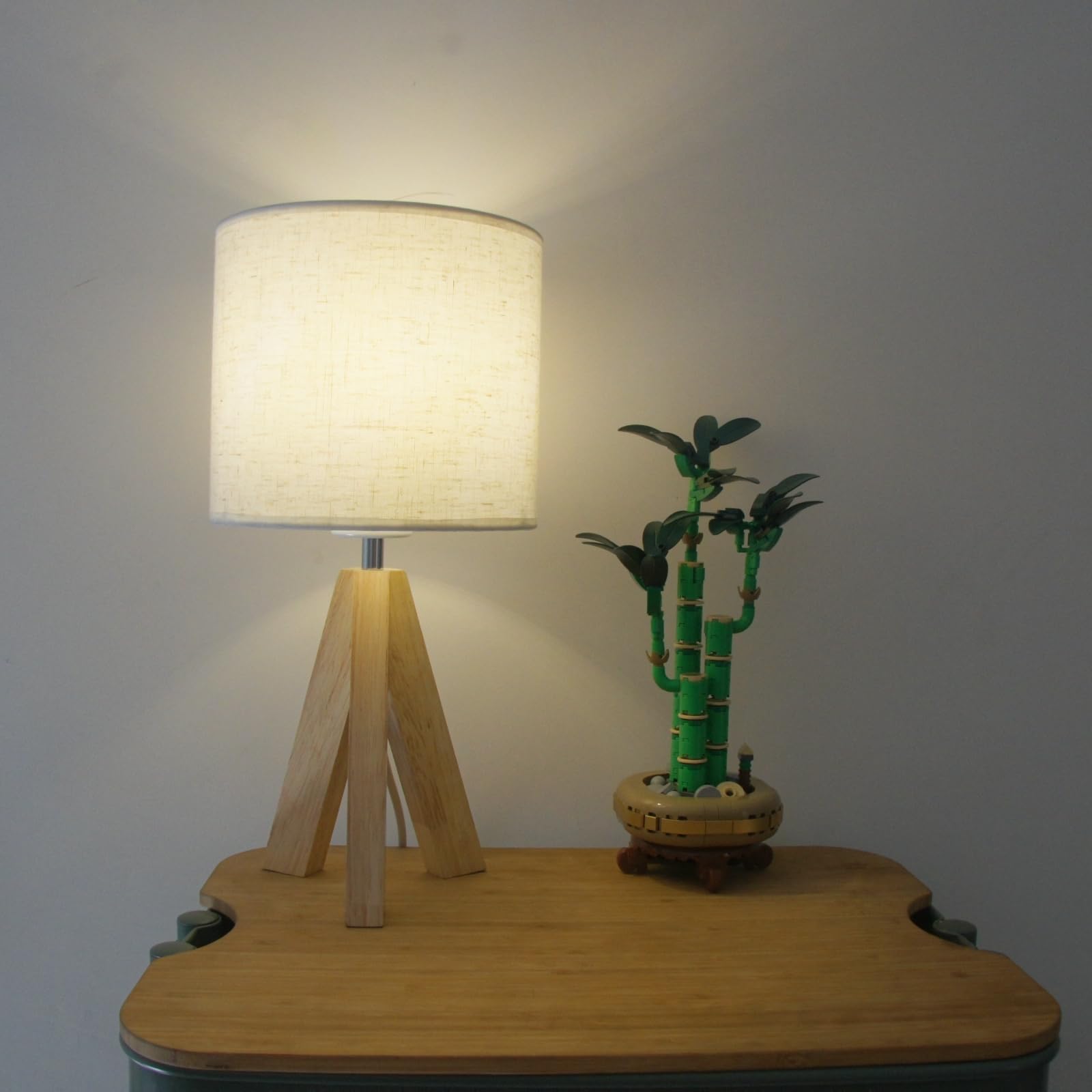 Ysjuenaii Modern Tripod Table Lamp With Wooden Base, White Fabric Shade, Bedside Desk Light For Bedroom (Beige)