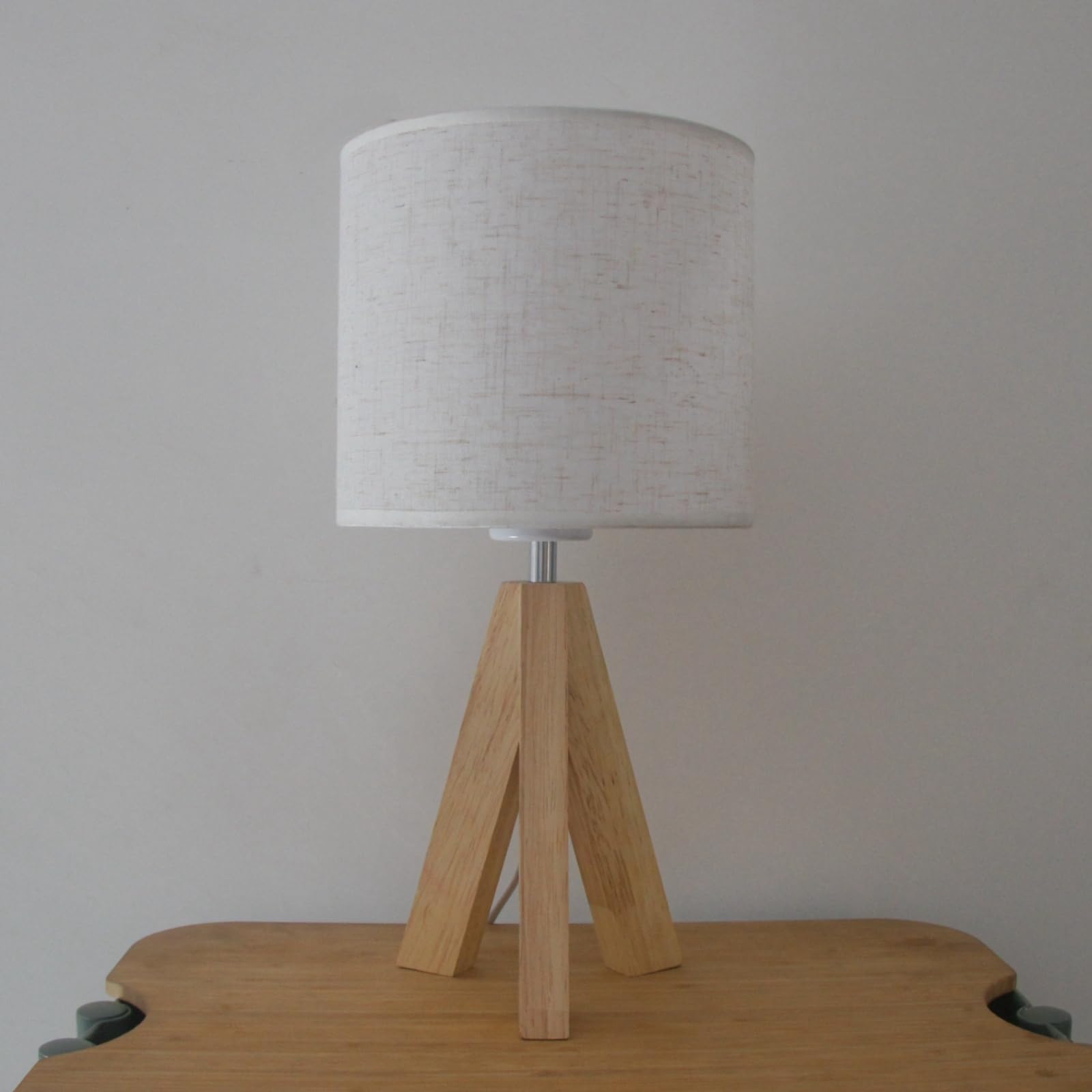 Ysjuenaii Modern Tripod Table Lamp With Wooden Base, White Fabric Shade, Bedside Desk Light For Bedroom (Beige)