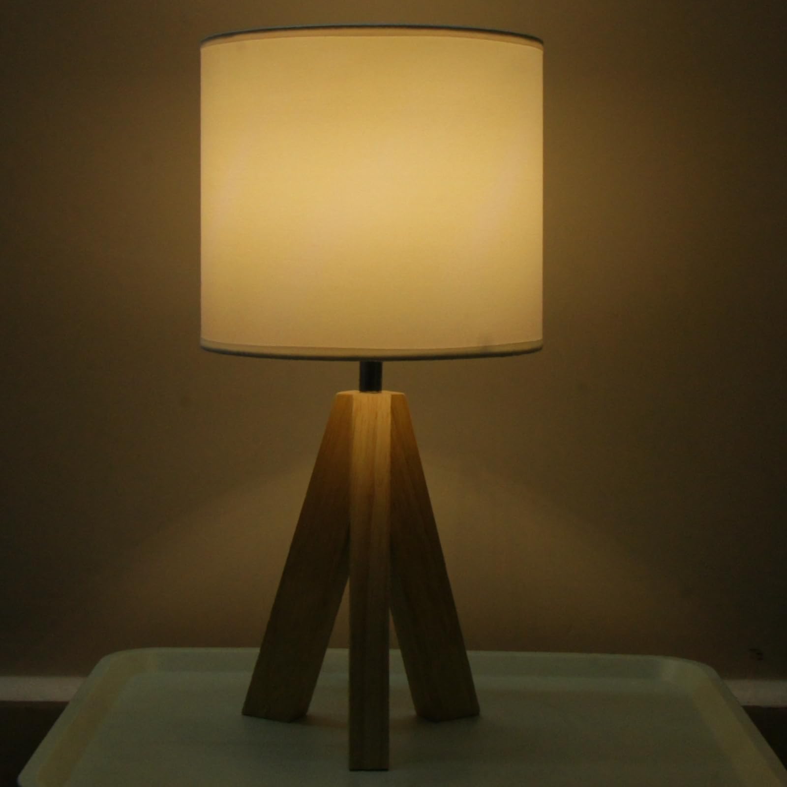 Ysjuenaii Modern Tripod Table Lamp With Wooden Base, White Fabric Shade, Bedside Desk Light For Bedroom (White)