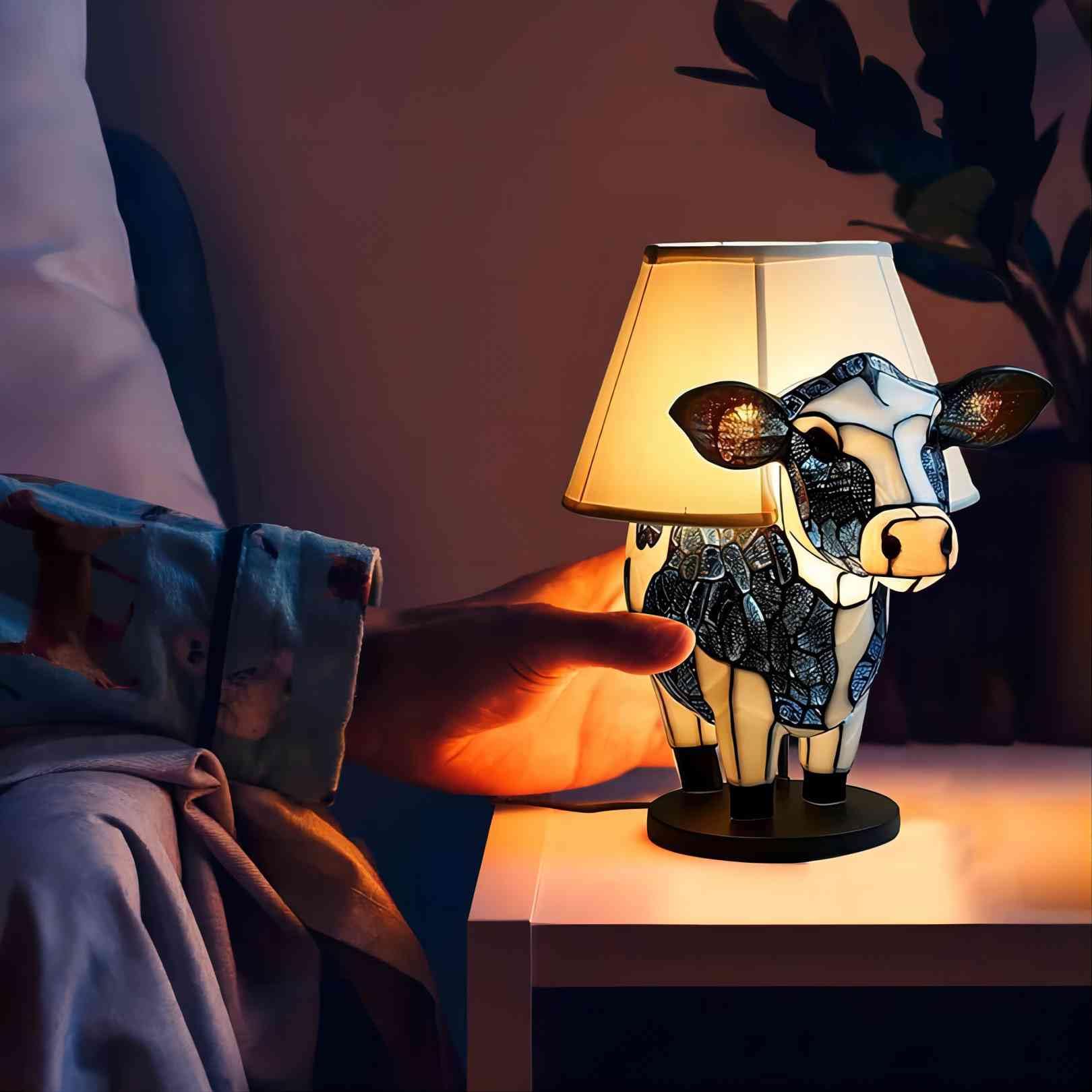 Desniltol Cow Lamp, 3D Animal Table Lamp, Cute Highland Cow Bedside Lamp, Energy-Saving Portable Animal Table Lamp, Cow Night Light With Usb Ports Suitable For Living Room, Bedroom, Home Office