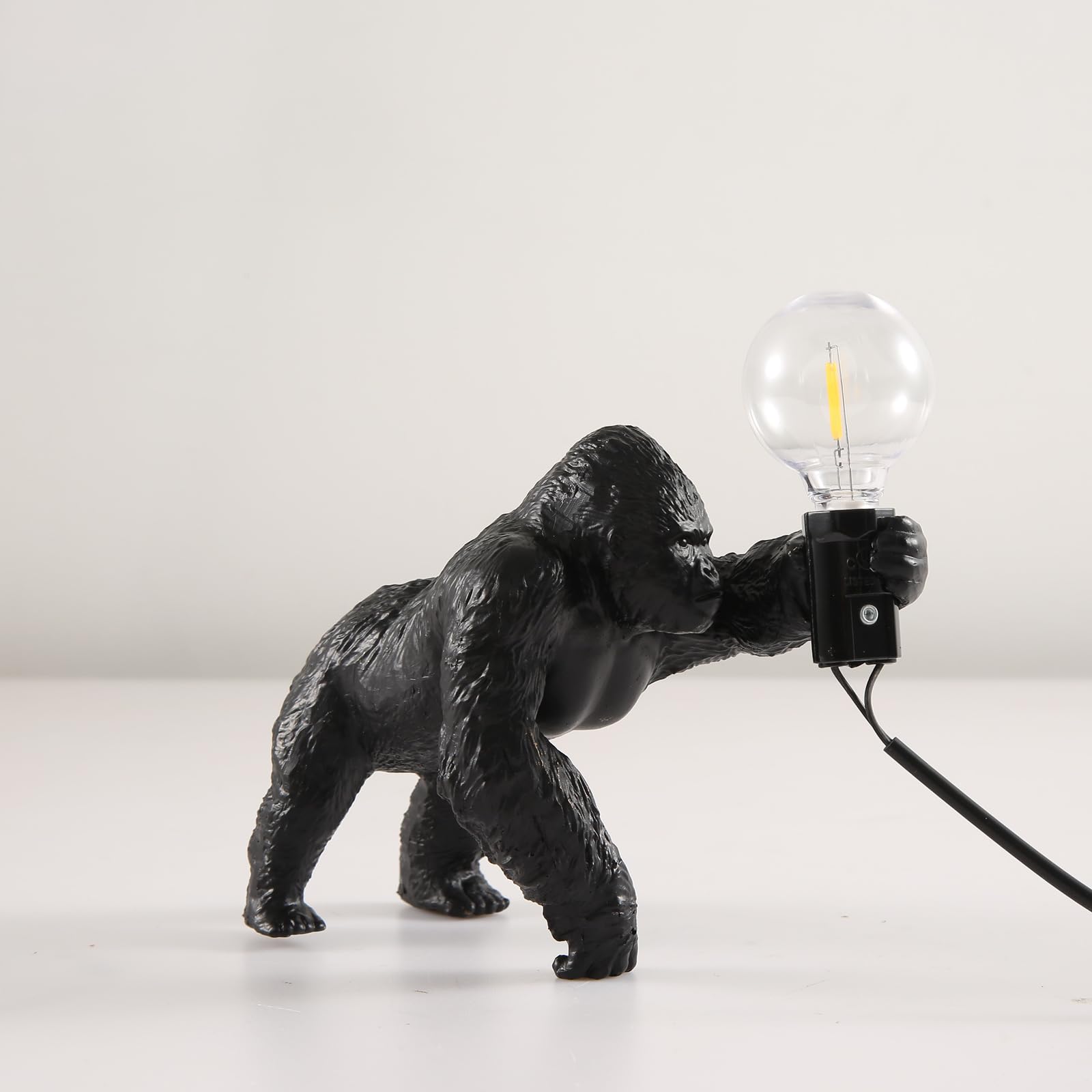 Ruiqbmay Resin Gorilla Table Lamp Gorilla Themed Animal Desk Lamp Art Monkey Night Light Lamp For Bedside,Living Room,Office Decor,Ac 110V (Black Crawling)