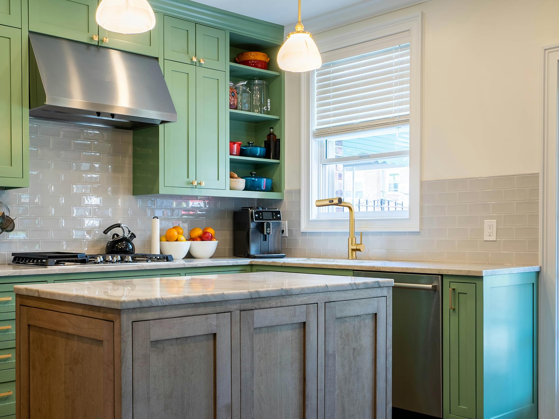 Tohlar Gold Kitchen Faucet, Waterfall Kitchen Faucet With Pull Down Sprayer, 3 Modes Sprayer Kitchen Sink Faucet Single Lever Handle Faucet For Kitchen Sink, Brushed Gold