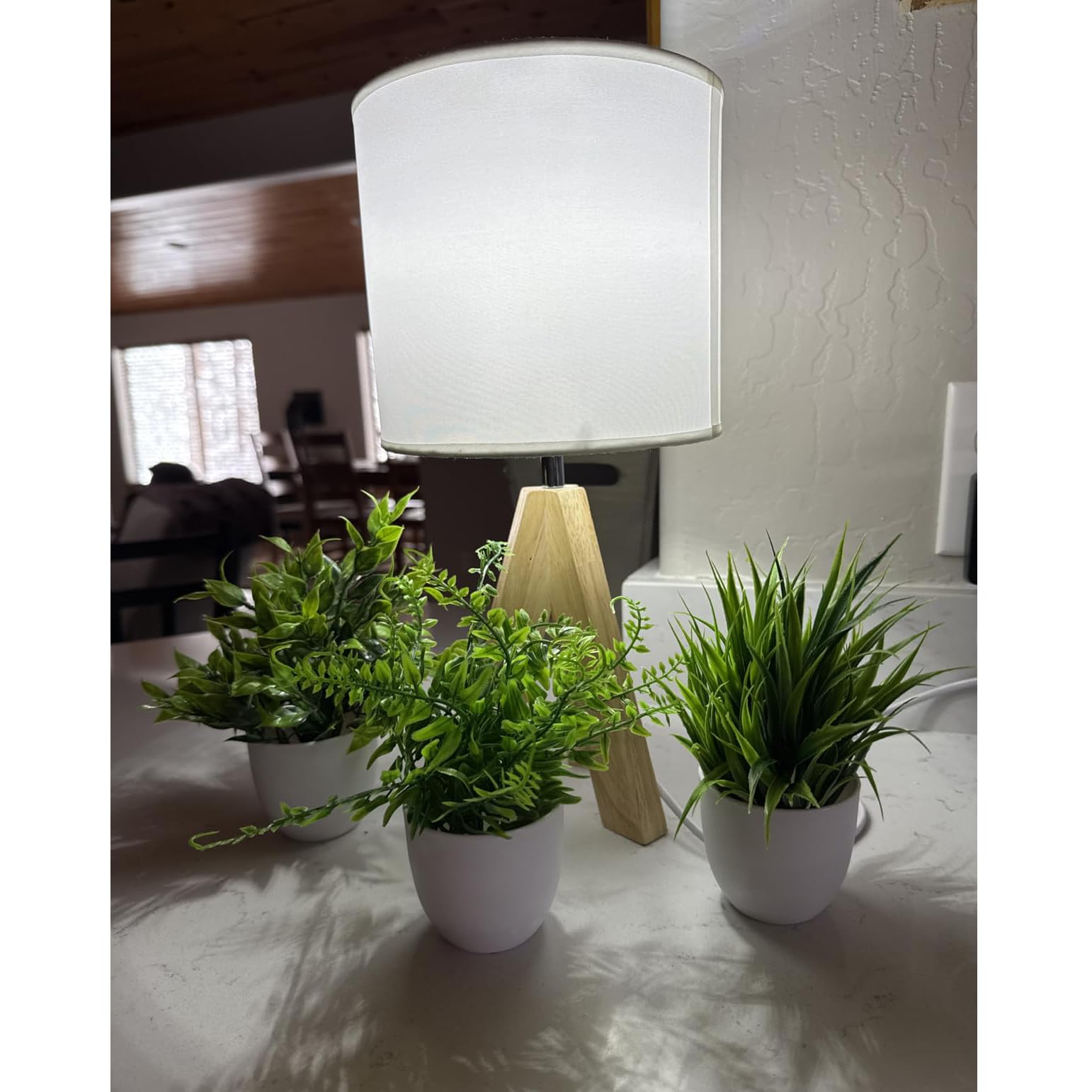 Ysjuenaii Modern Tripod Table Lamp With Wooden Base, White Fabric Shade, Bedside Desk Light For Bedroom (White)