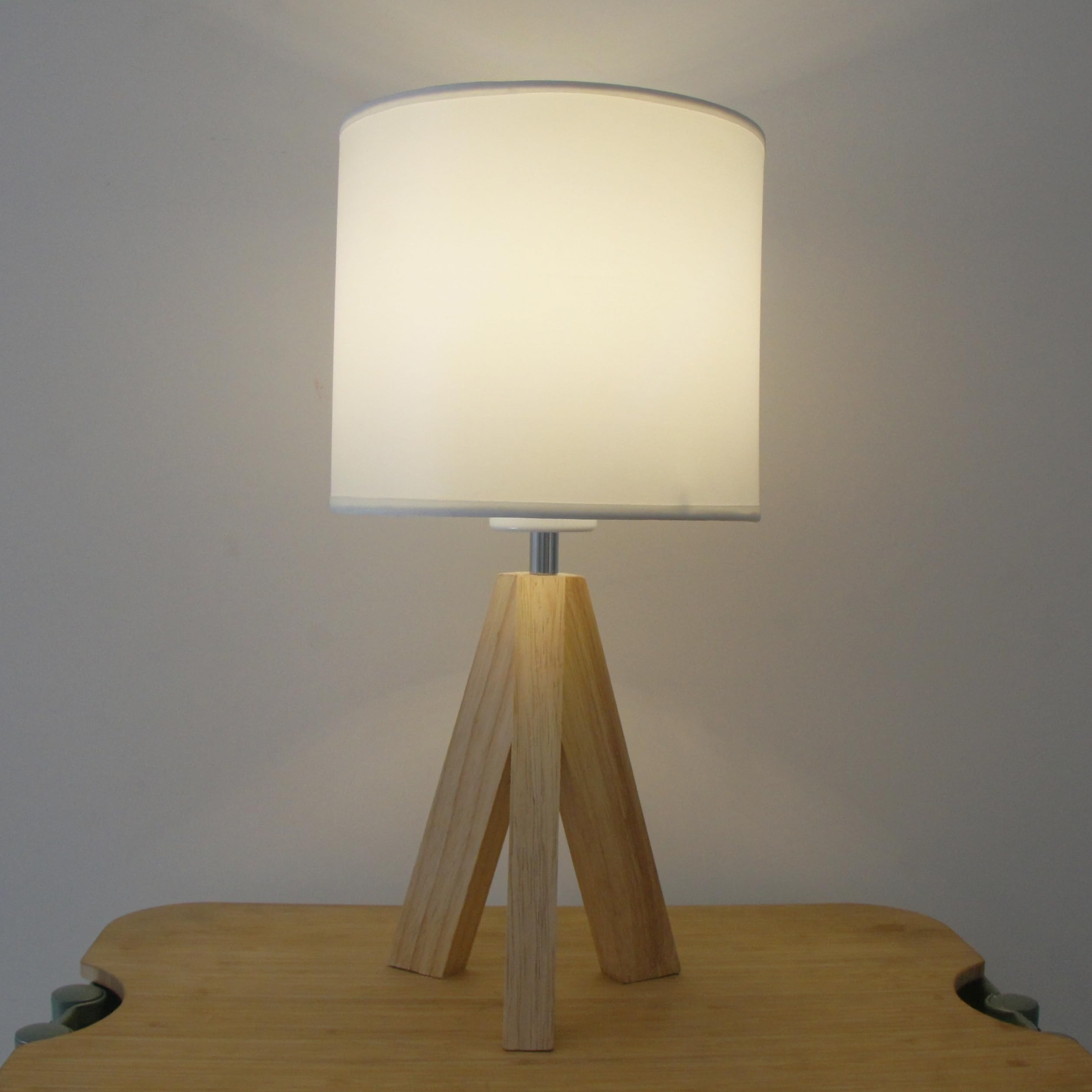 Ysjuenaii Modern Tripod Table Lamp With Wooden Base, White Fabric Shade, Bedside Desk Light For Bedroom (White)