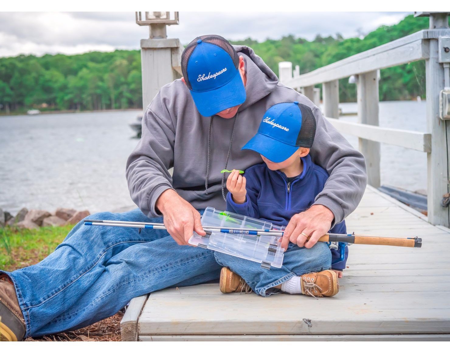 Shakespeare Catch More Fish Lake And Pond Spinning Fishing Combo, Includes Fishing Rod & Reel, Berkley Fishing Baits, Live Bait Tackle, Pre-Spooled With 6Lb Stren Line