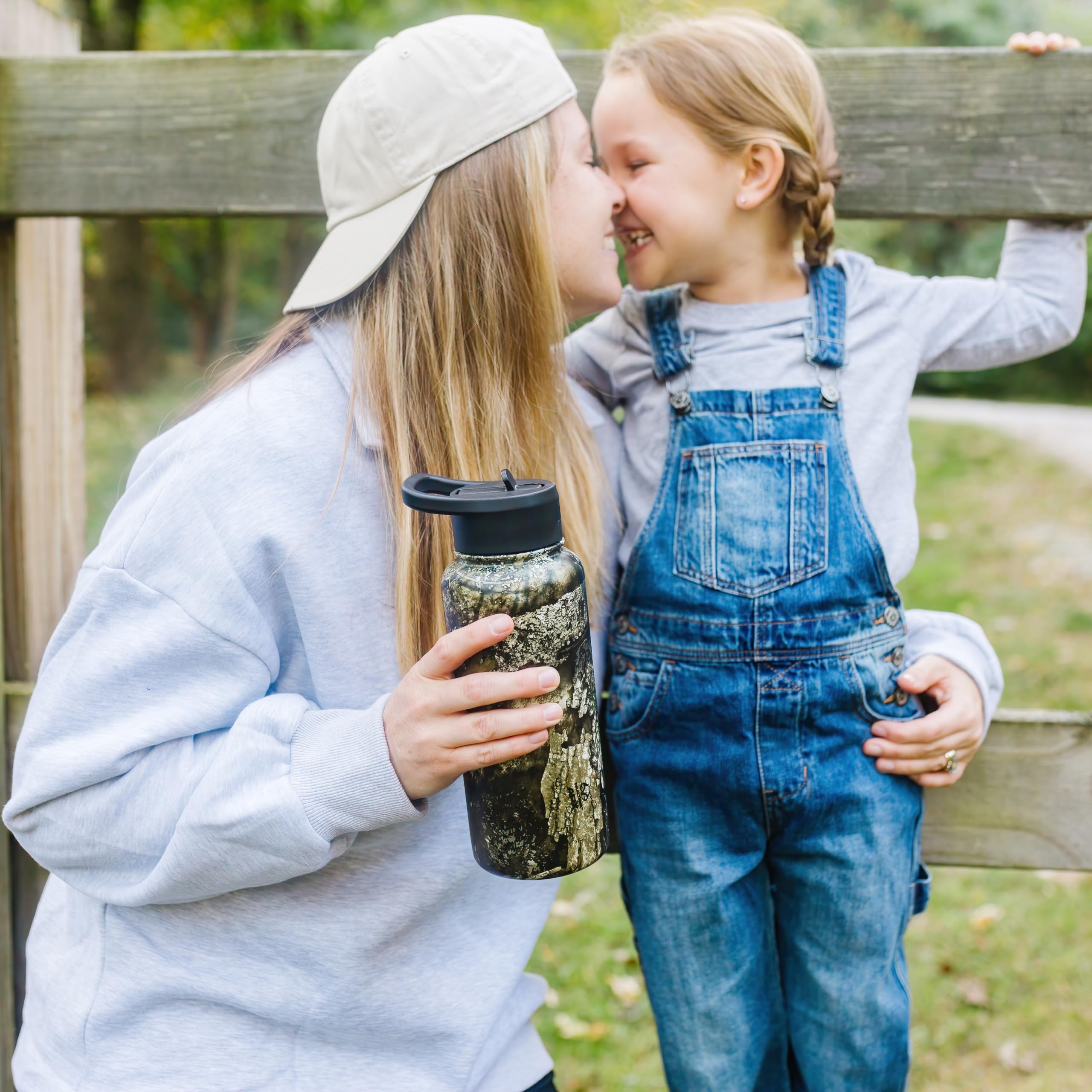 Wildkin Realtree Apx 32Oz Kids Water Bottle – Leakproof, Vacuum-Insulated, Durable, Easy-Clean