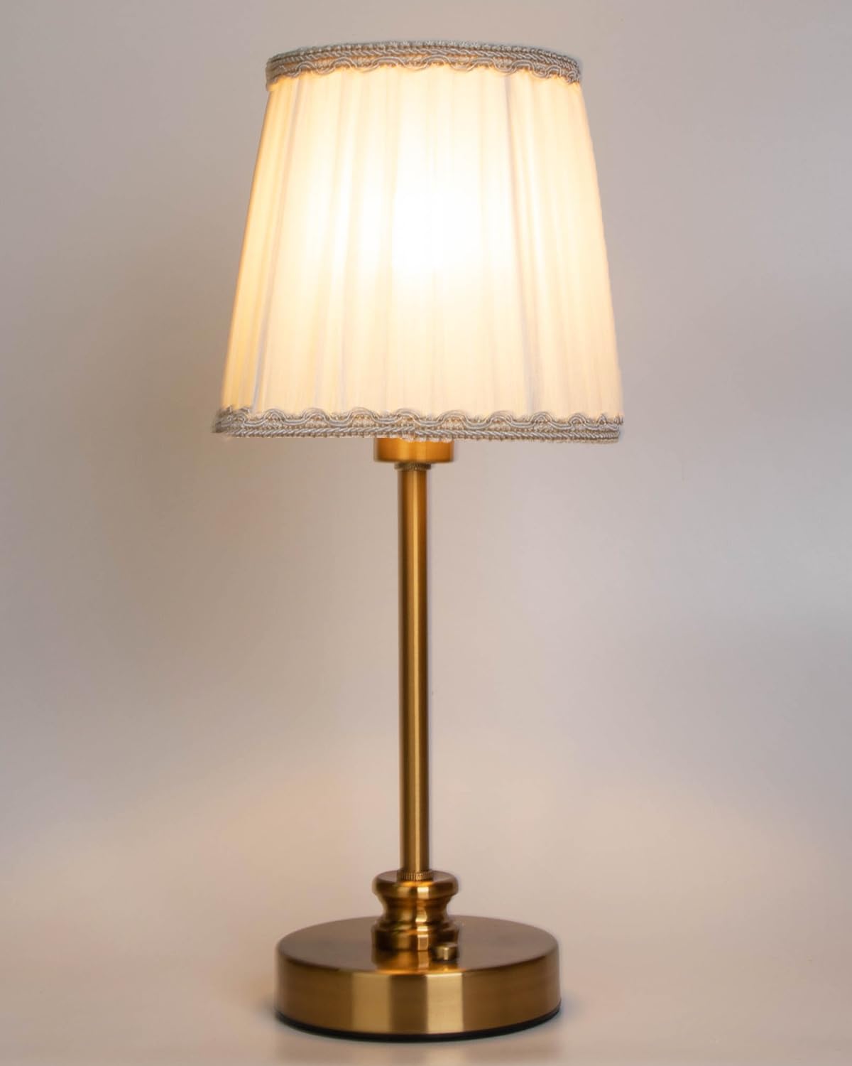 Heqet Cordless Table Lamp,Rechargeable Portable Vintage Gold Small Lamp For Bar,Kitchen,Living Room,Bedroom,Dining Room,Bedside,Night Light,1500 Mah