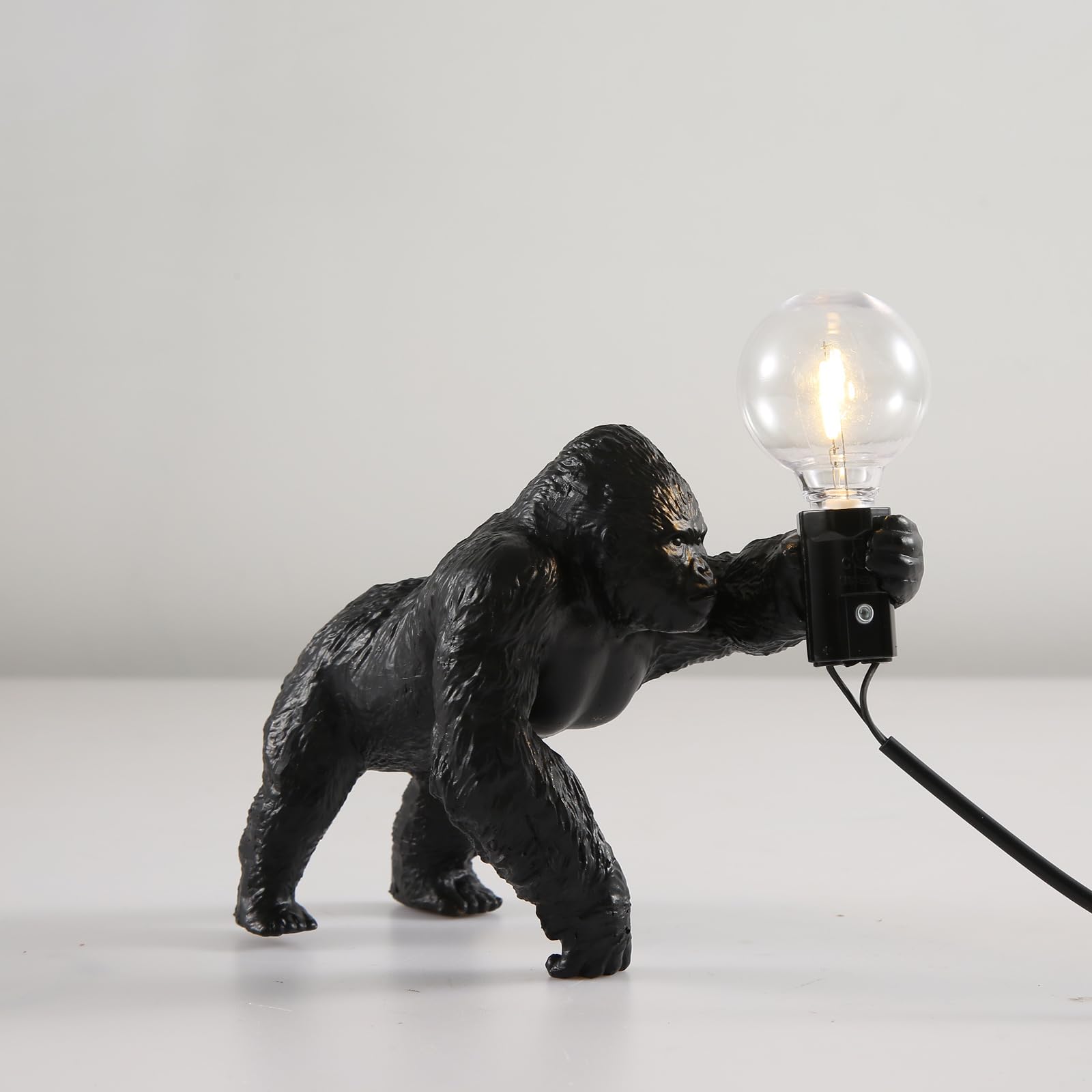 Ruiqbmay Resin Gorilla Table Lamp Gorilla Themed Animal Desk Lamp Art Monkey Night Light Lamp For Bedside,Living Room,Office Decor,Ac 110V (Black Crawling)