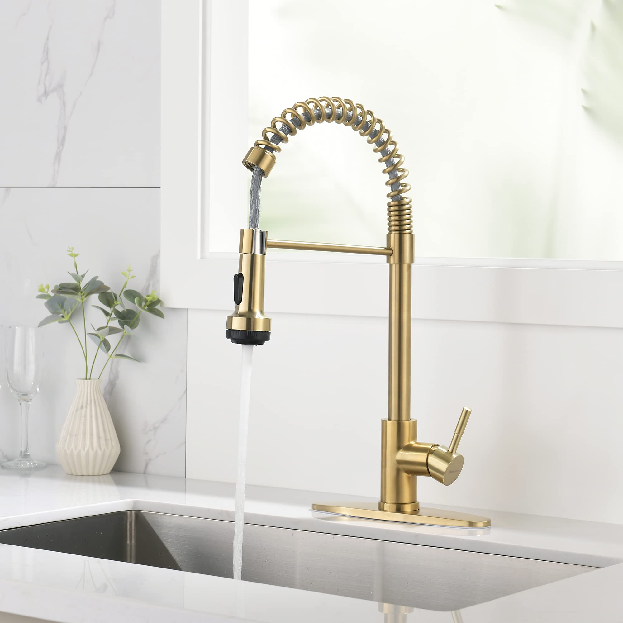 Rainovo Kitchen Faucet With 4 Mode Pull Down Sprayer Brushed Gold, Spring Kitchen Sink Faucet Stainless Steel With Deck Plate, Single Handle Faucets High Arc Modern With Pull Out Sprayer