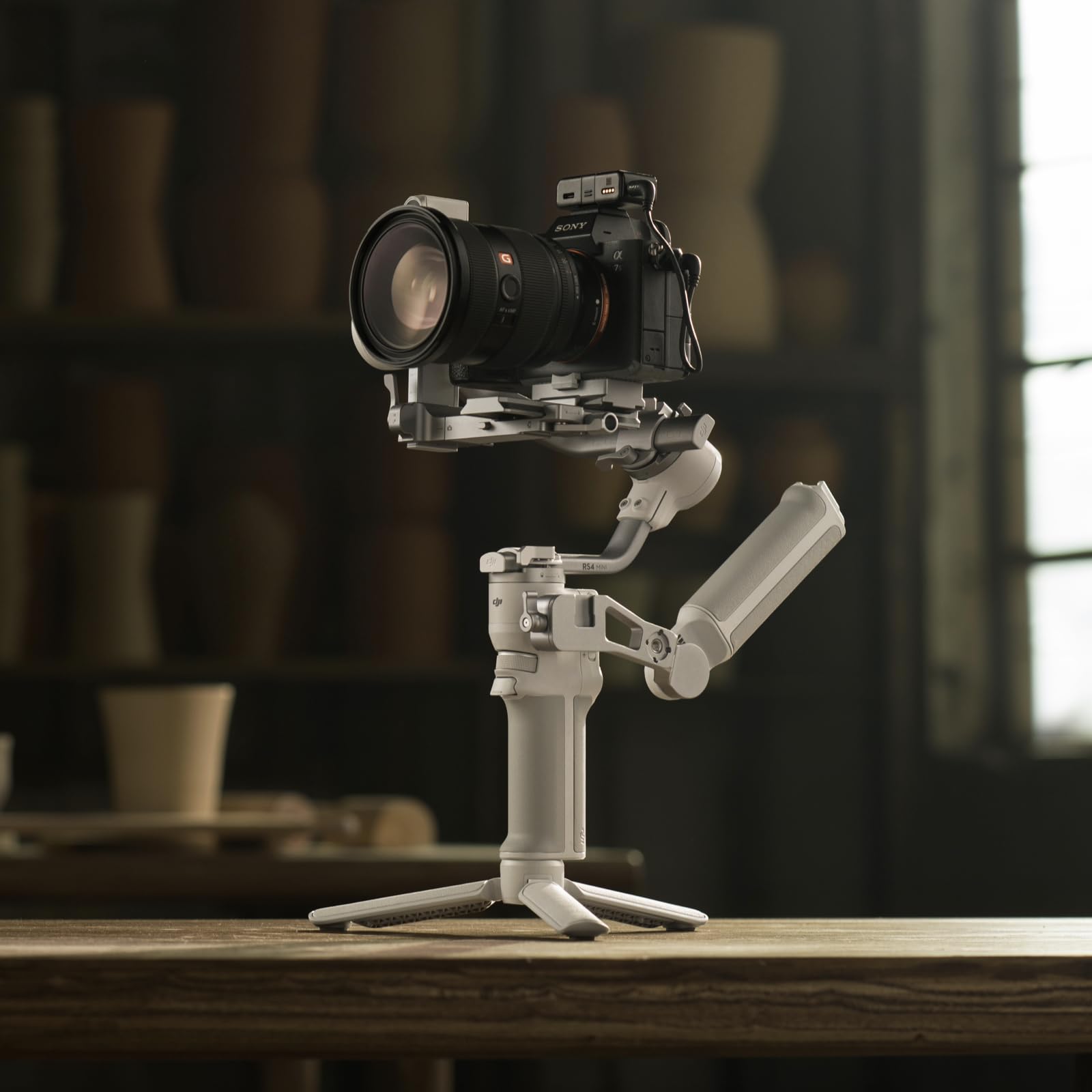 Dji Rs 4 Mini Combo, Gimbal Stabilizer For Cameras Canon/Sony/Panasonic/Nikon/Fujifilm, Auto Axis Locks, Intelligent Tracking, 2Kg/4.4Lbs Payload, Camera Gimbal, Camera Stabilizer, Briefcase Handle