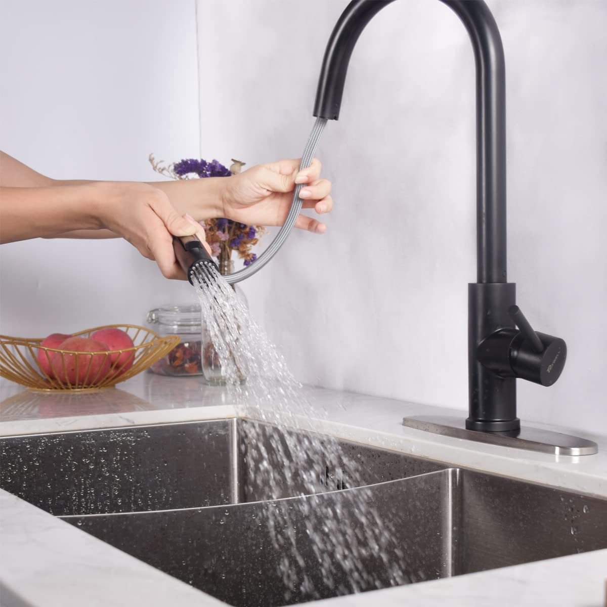 Trywell Matte Black Kitchen Sink Faucet High Arc Single Handle Faucet, 304 Stainless Steel Pull Out Kitchen Faucet Hot & Cold Water Black Kitchen Faucet With Pull Down Sprayer