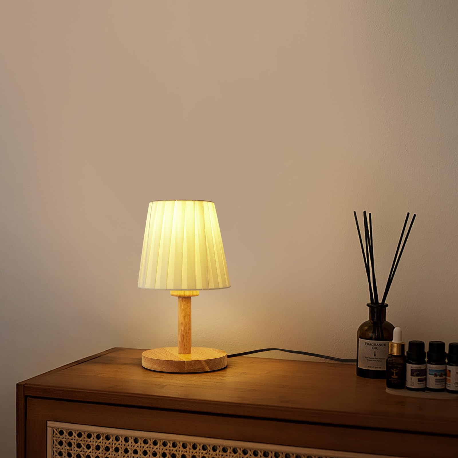 Cxwv Small Table Lamp Pale Yellow Simple Bedside Lamp Modern Desk Lamp Natural Nightstand Lamp With Yellow Hand-Folded Lampshade & Solid Wood Base For Living Room,Bedroom,End Table (Cx-Td-5)