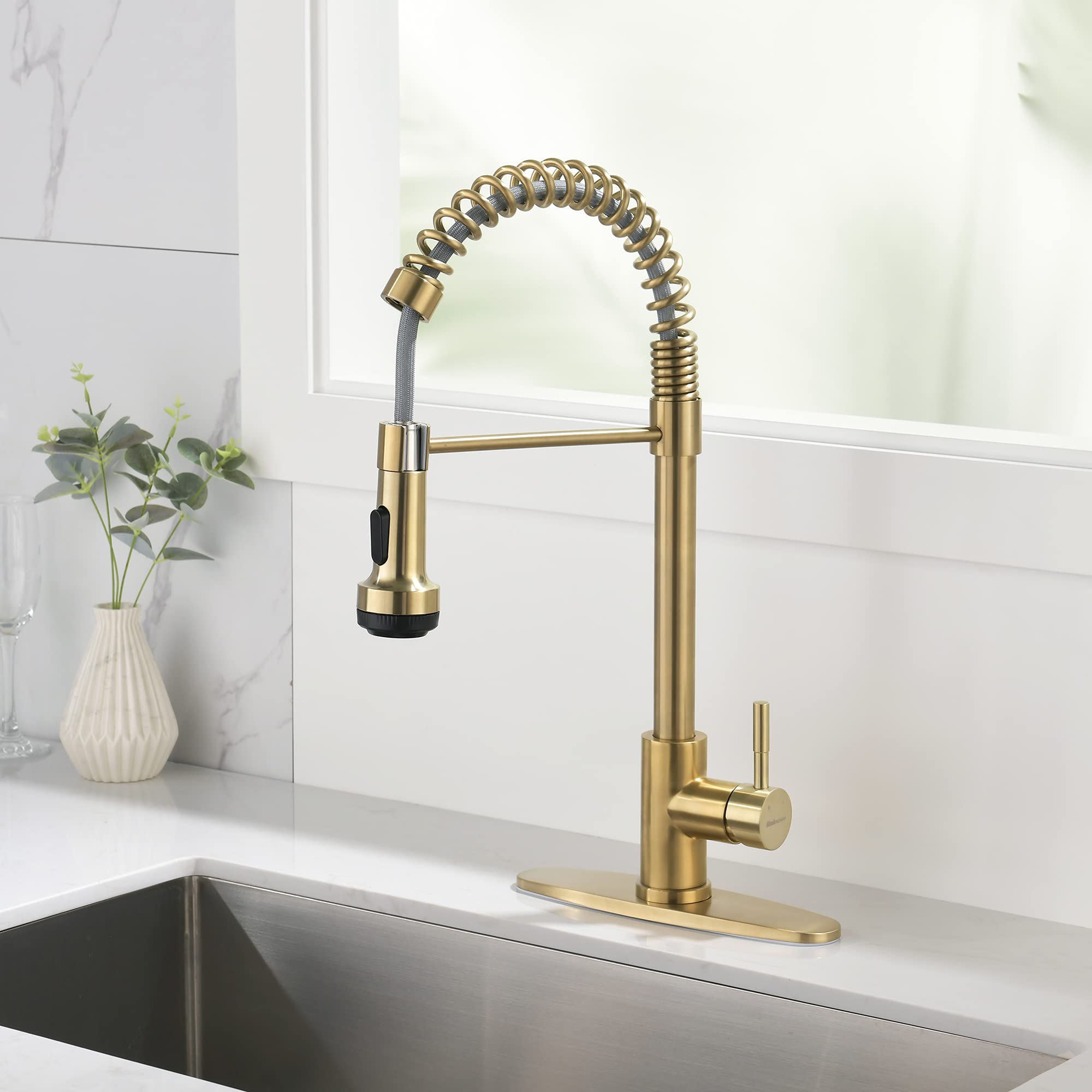 Rainovo Kitchen Faucet With 4 Mode Pull Down Sprayer Brushed Gold, Spring Kitchen Sink Faucet Stainless Steel With Deck Plate, Single Handle Faucets High Arc Modern With Pull Out Sprayer