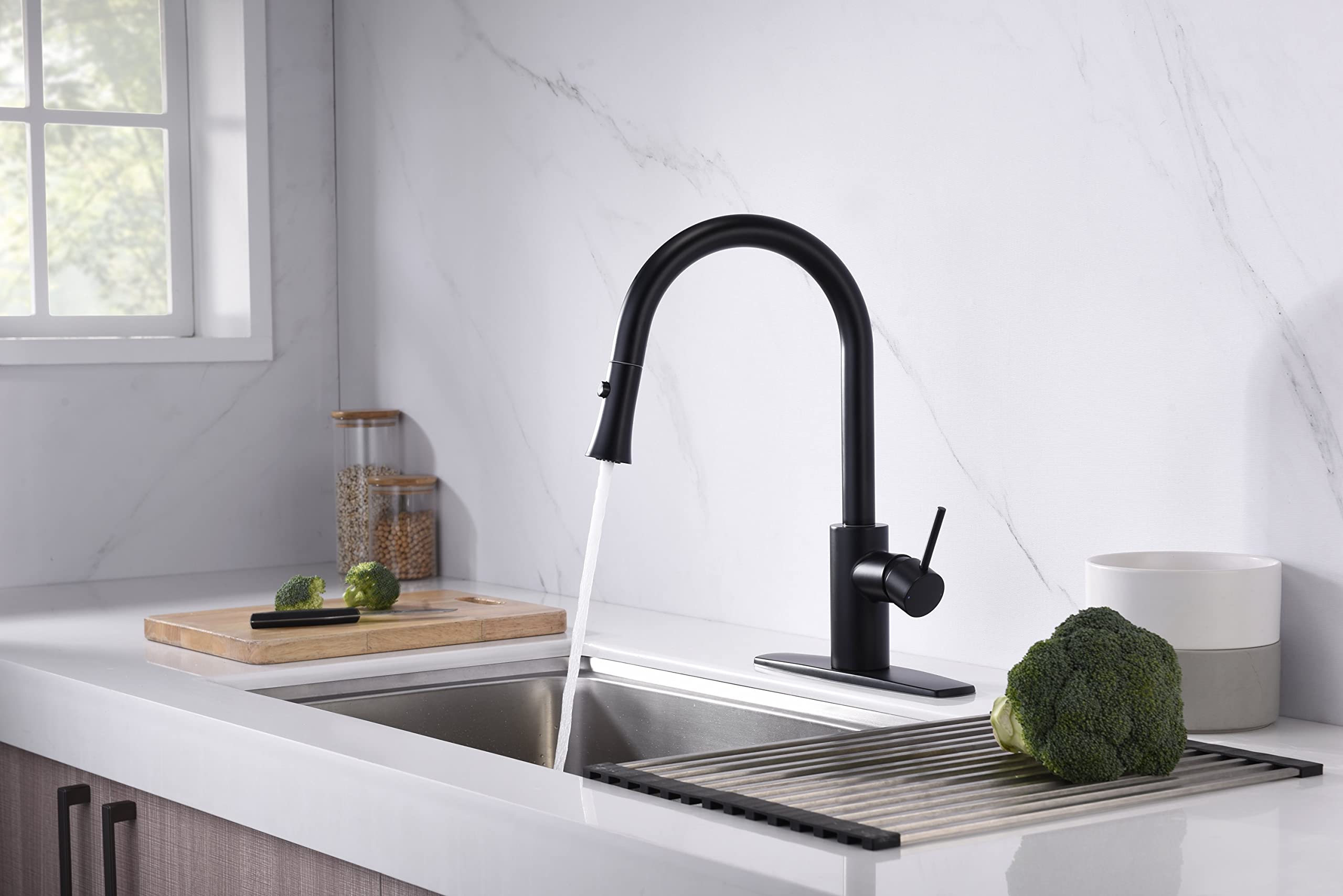 Ultra Faucets Uf14207 Single-Handle Kitchen Faucet With Pull-Down Spray