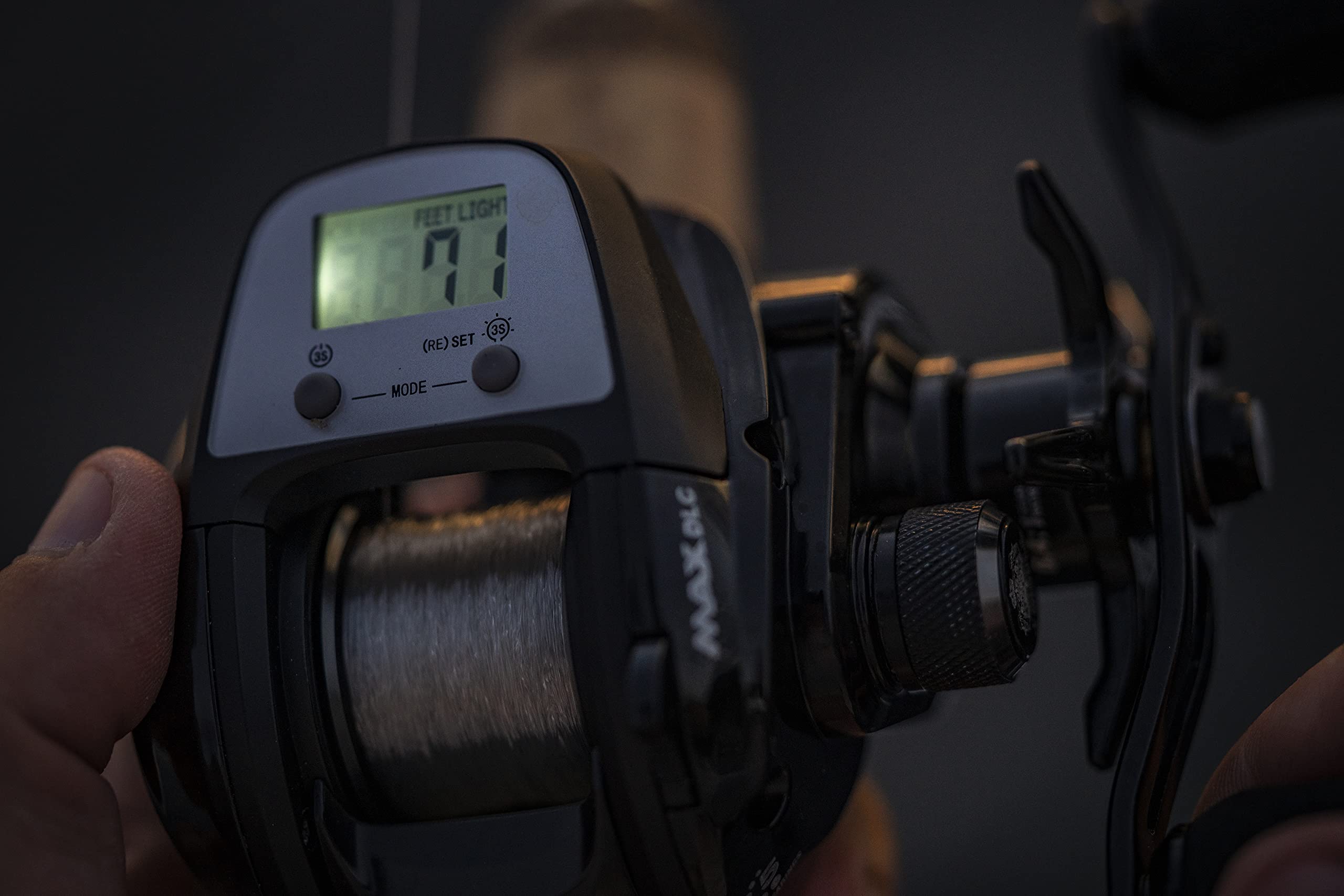 Abu Garcia Max Digital Line Counter Low Profile Baitcast Reel, Size Lp (1498727), Carbon Fiber Star Drag, Max Of 20Lb  9.0Kg, Durable, Lightweight And Strong,Black