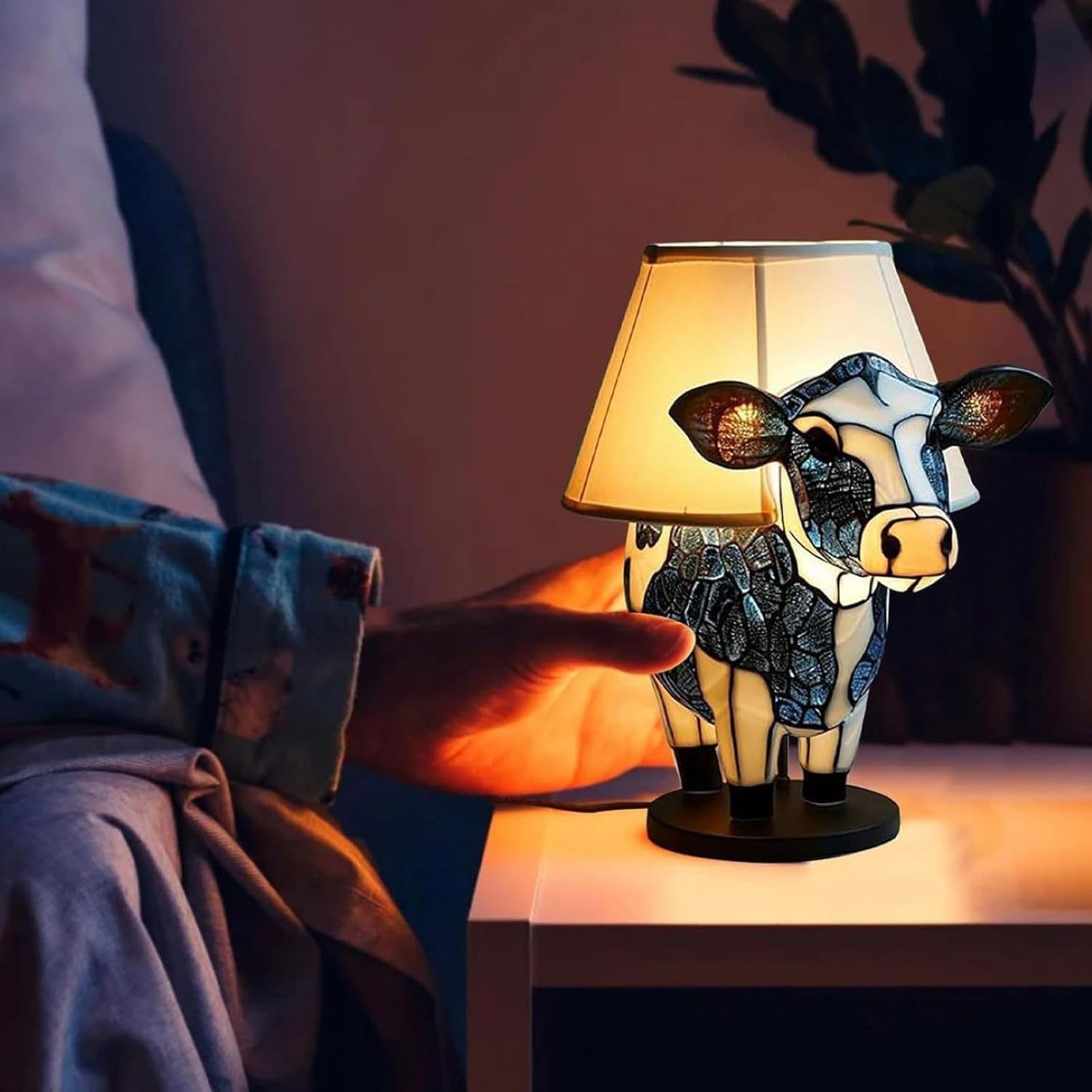 Wioilyoy Cow Desk Lamp Usb Bedside Animal Night Light, Living Room Lighting Cow Desk Light, Living Room Bedroom Bedside Lamp, Dormitory Office Light, Girl Mom