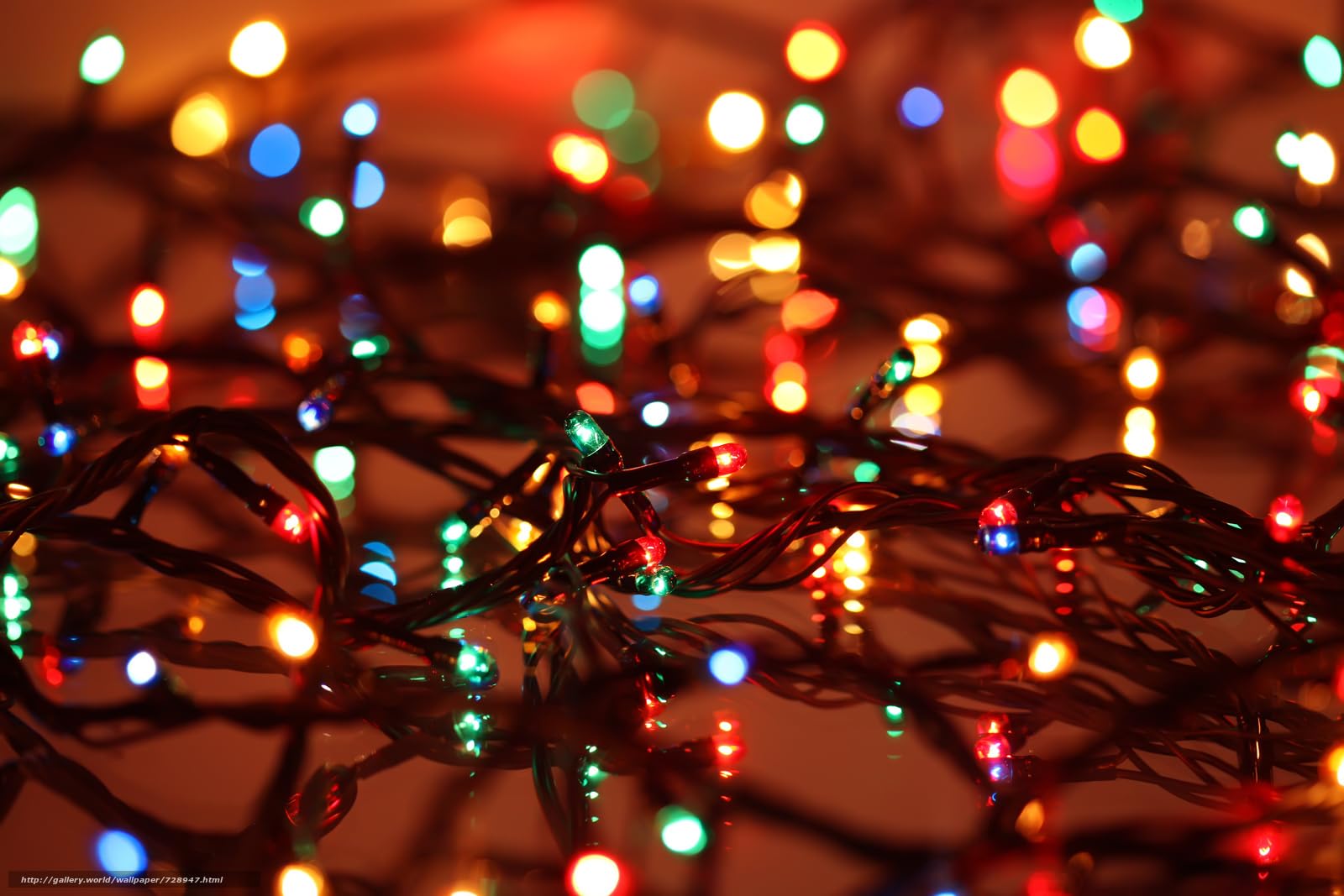 Dolucky Solar Christmas Lights Outdoor Waterproof, 400 Led 137Ft Solar Powered Led String Lights Green Wire With 19 Modes Waterproof Fairy Lights For Bedroom Patio Garden Tree Party Yard Decoration