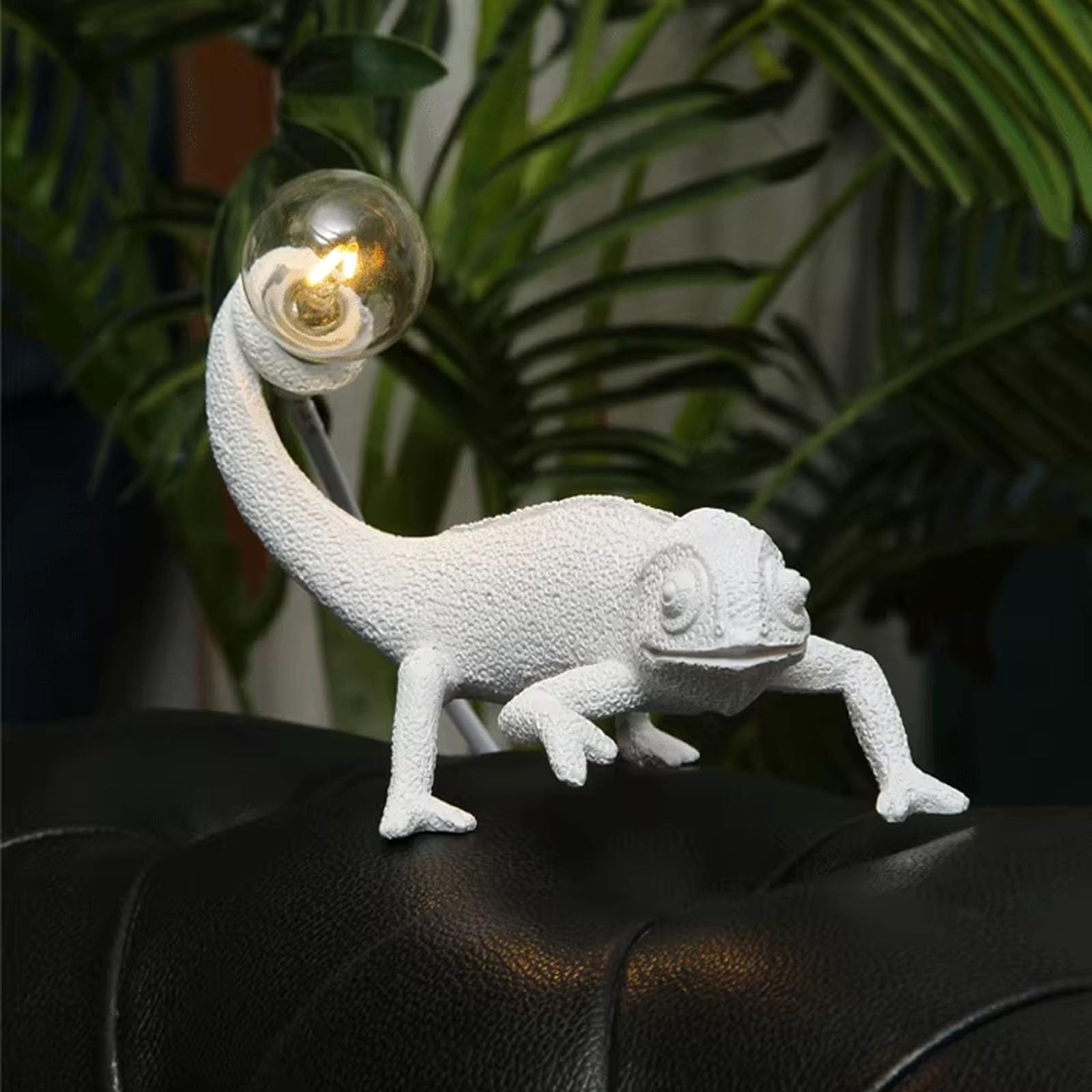 Lazhug Modern Resin Small Animal Table Lamp,Cute Led Chameleon Aesthetic Lamp Kids Nightstand Lamp Bedroom Lizard Decor Funky Light (White Lizard)