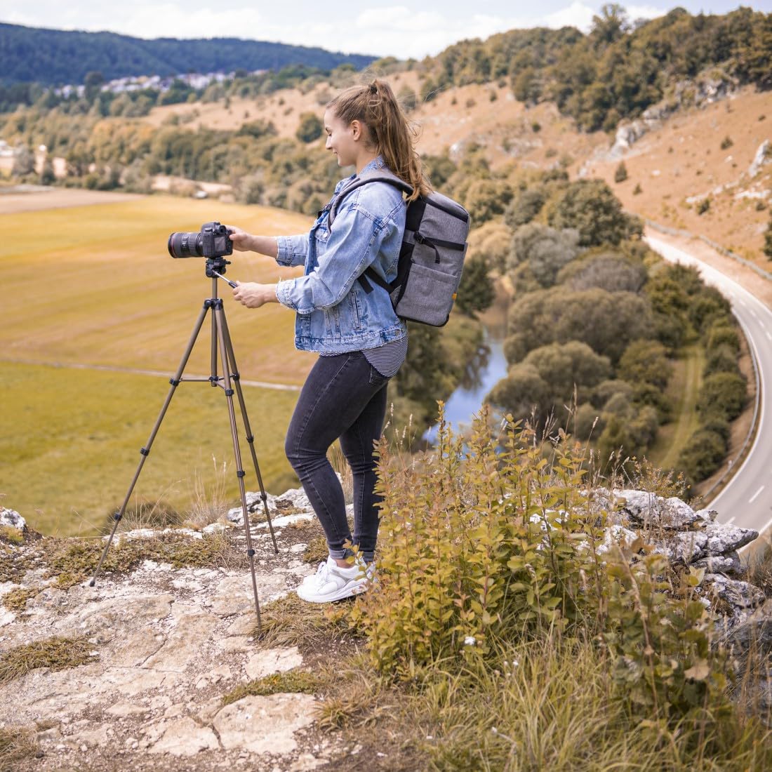 Hama Star 75" Tripod  Light Tripod With 42.5-125Cm Height  3 Way Head  1/4" Connection For Dslr And System Cameras  With Carrying Case  Champagne