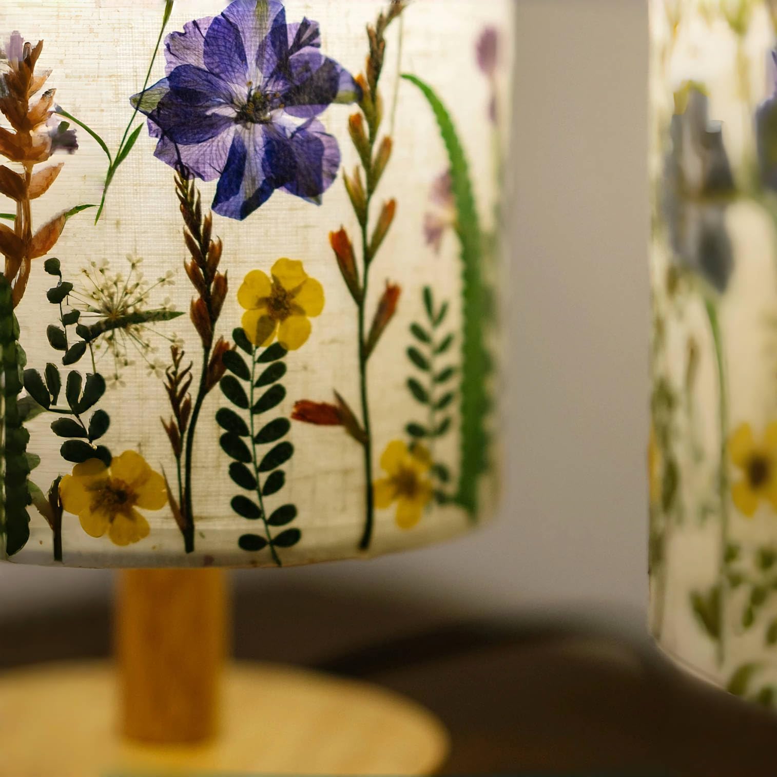 Petitepop Dried Flowers Table Lamp, 7W Led 3-Color Pressed Floral Beside Lamp,Cute Vintage Linen Shade Desk Lamp For Bedroom Office With Wood Base