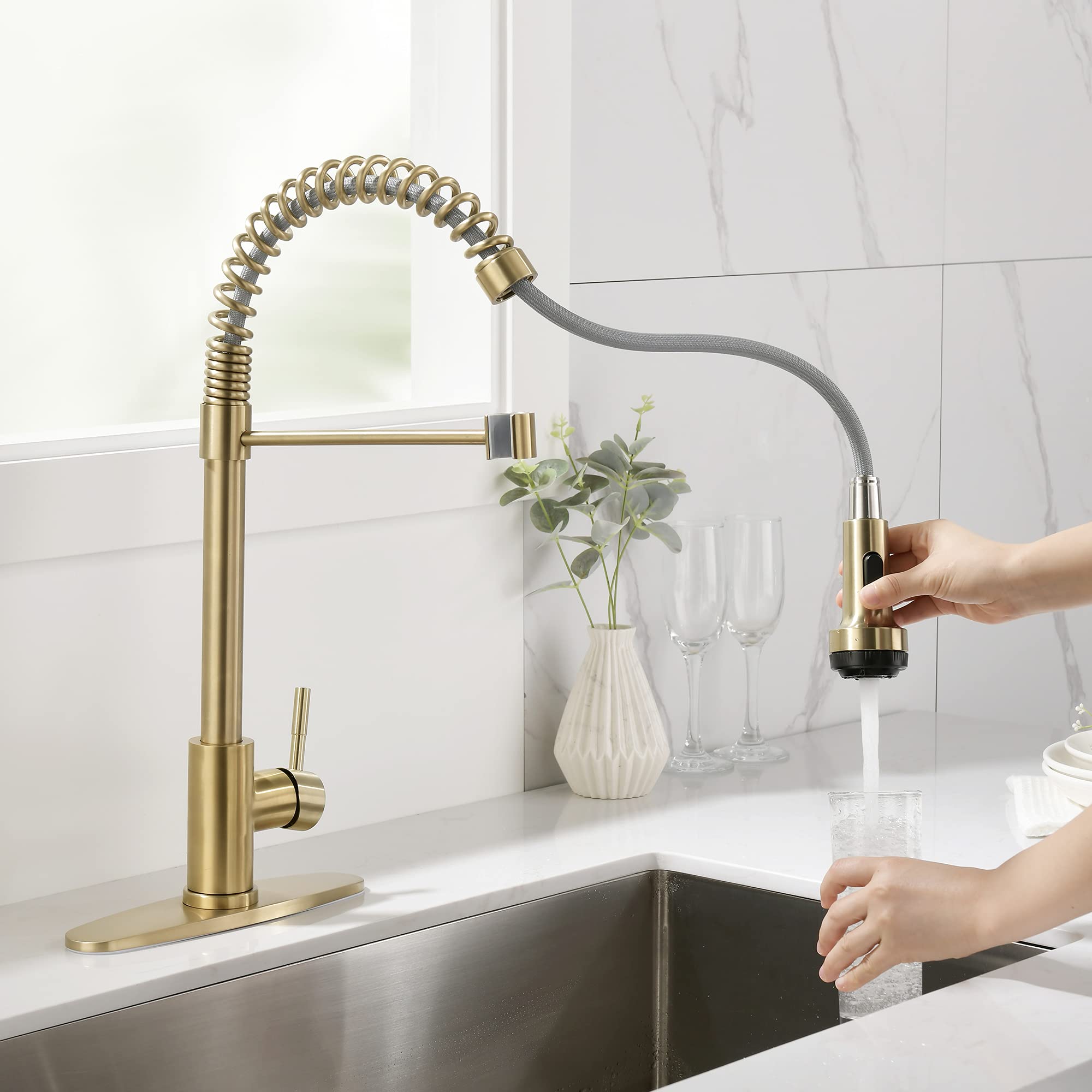Rainovo Kitchen Faucet With 4 Mode Pull Down Sprayer Brushed Gold, Spring Kitchen Sink Faucet Stainless Steel With Deck Plate, Single Handle Faucets High Arc Modern With Pull Out Sprayer