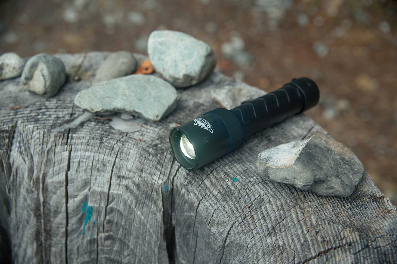 Cascade Mountain Tech 650-Lumen Ipx8 Waterproof Led Flashlight With 3 Light Modes For Outdoor And Emergency Use