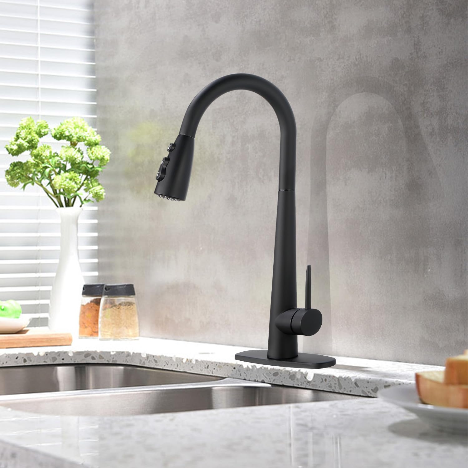 Vacolitel Single Hole Deck Mount Kitchen Sink Faucet With Pull Out Sprayer (Matte Black)