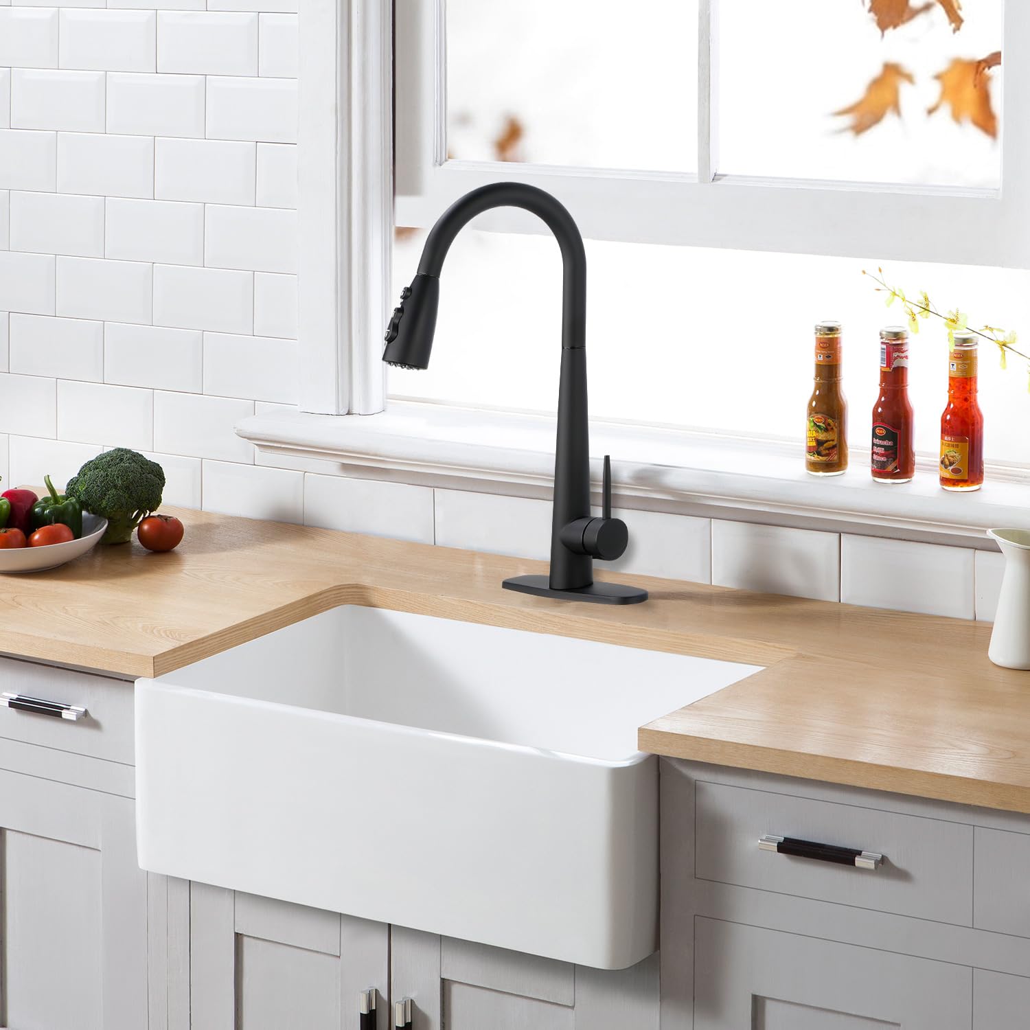 Vacolitel Single Hole Deck Mount Kitchen Sink Faucet With Pull Out Sprayer (Matte Black)