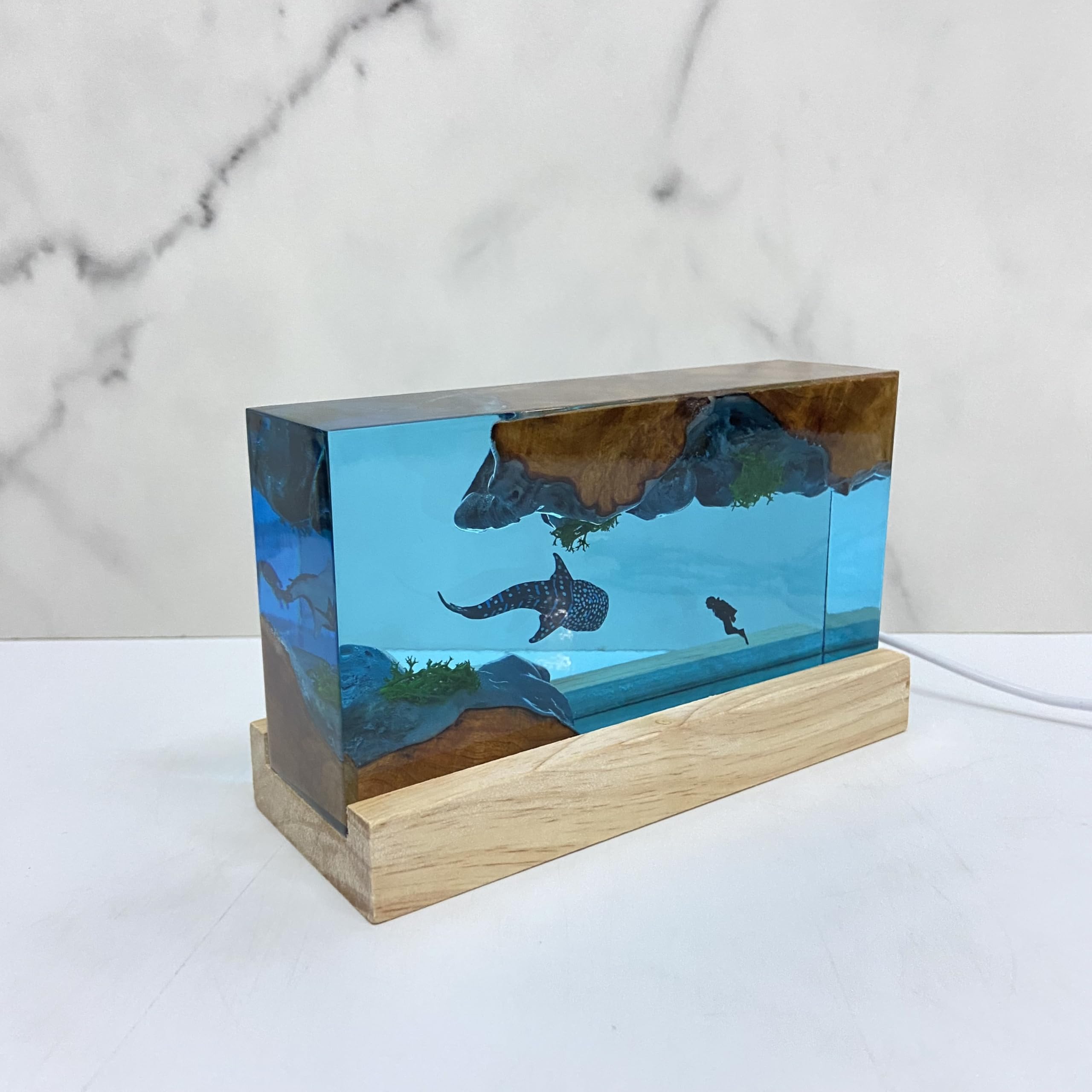 Eletriace Whale Shark Diver Ambient Night Lamp, Simulated Ocean Landscape, Resin Handmade Artistic Home Decoration, Deep Sea Small Table Lamp For Holidays