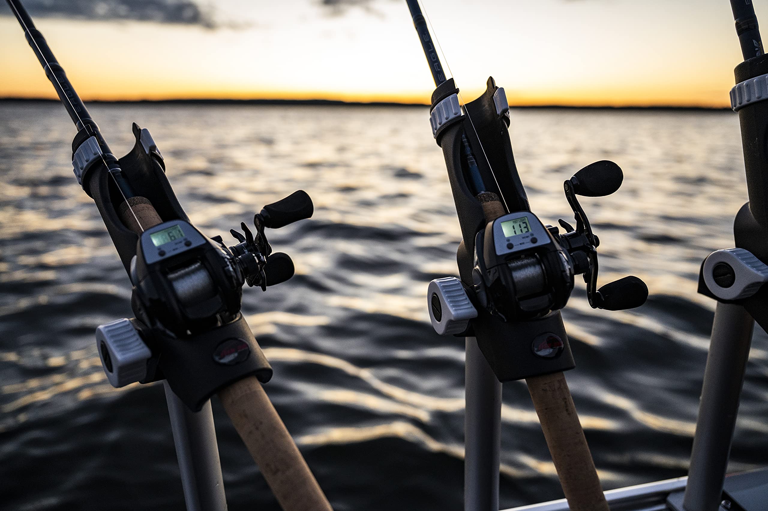 Abu Garcia Max Digital Line Counter Low Profile Baitcast Reel, Size Lp (1498727), Carbon Fiber Star Drag, Max Of 20Lb  9.0Kg, Durable, Lightweight And Strong,Black