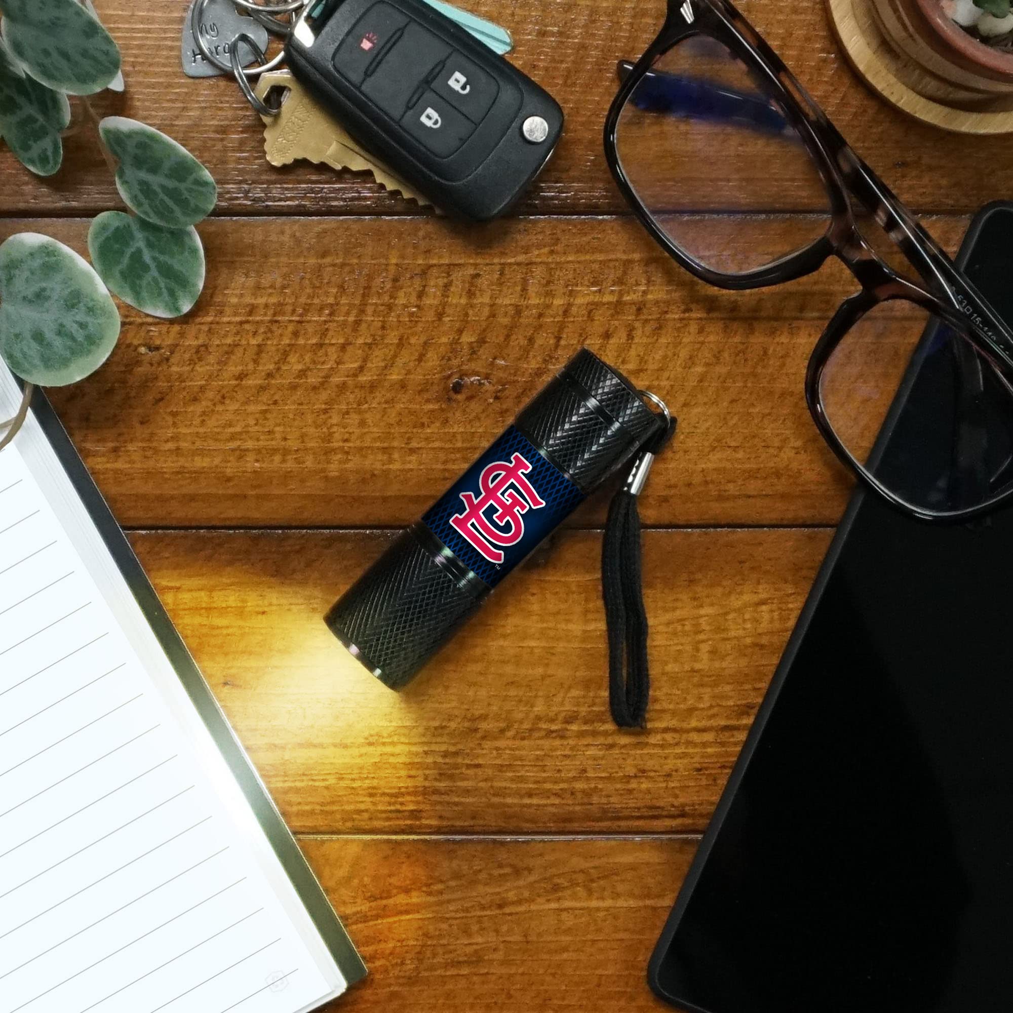 Fanmats 62283 - St. Louis Cardinals Led Pocket Flashlight - 3.5In. X 1In.