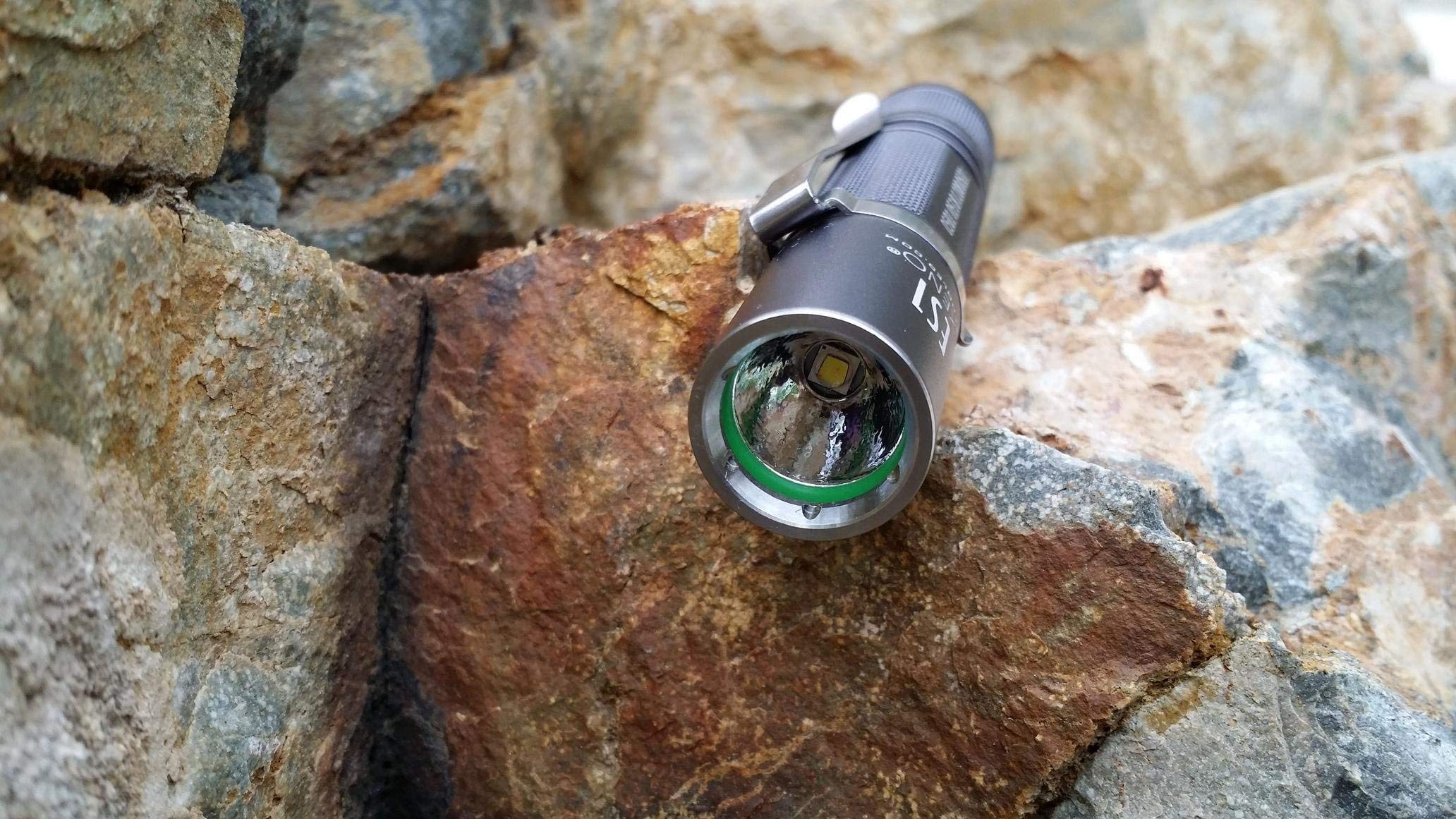 Xeno Waterproof Mini Military Standard Flashlight Es1 With Aa Battery1 - Nw (Neutral White)