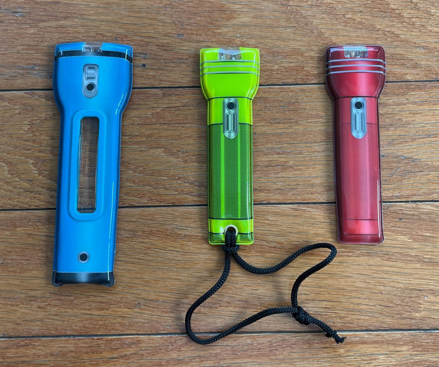 Perfect Life Ideas 3 Pcs Led Flashlight 0.25 Inch Thin Flash Light, Flat Flashlight Set. Mini Torch Mini Flashlights For Kids. Handheld Flashlights For Camping, Small Flashlights Hurricane Supplies Travel Flashlight