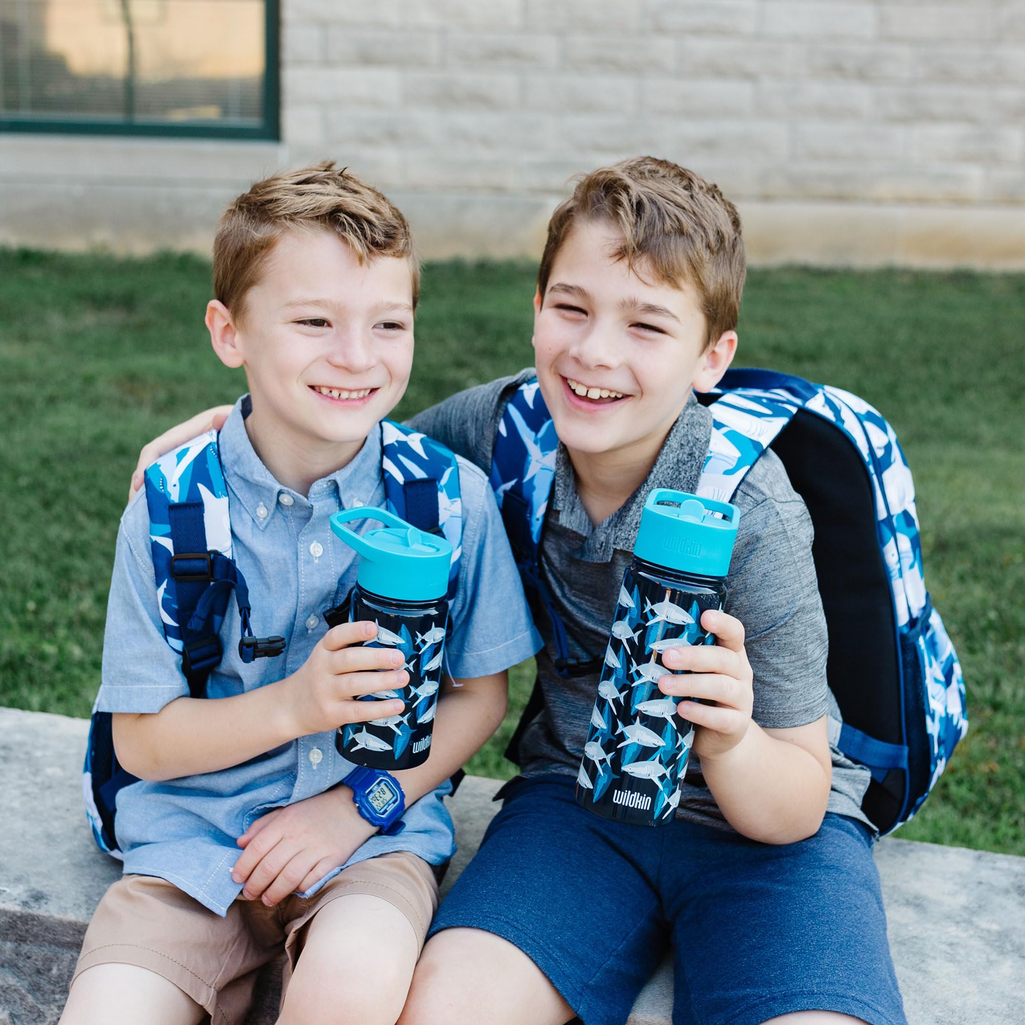 Wildkin Kids 18Oz Stainless Steel Water Bottle –-, Leakproof, Insulated, Easy-Clean - Sharks